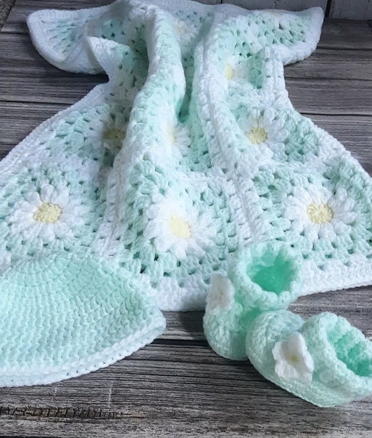 New born crochet baby daisy blanket set